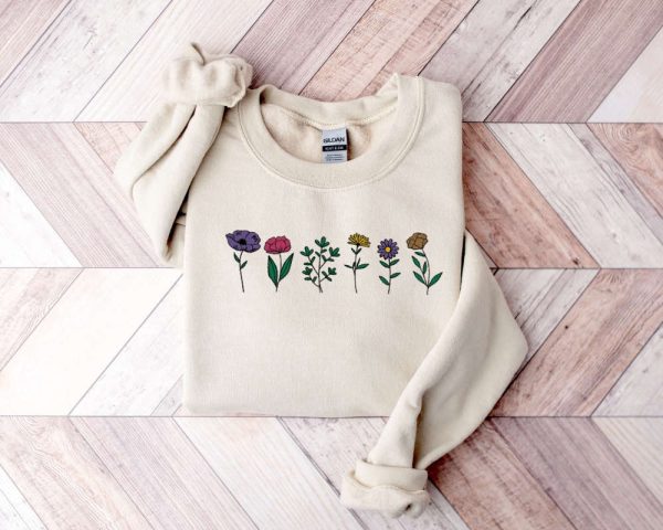 Embroidered Wildflower Sweatshirt, Botanical Sweatshirt, Gift For Mom