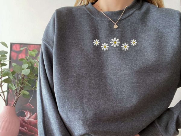 Embroidered Floral Daisy Sweatshirt, Daisy Crewneck Embroidery, Gift For Family