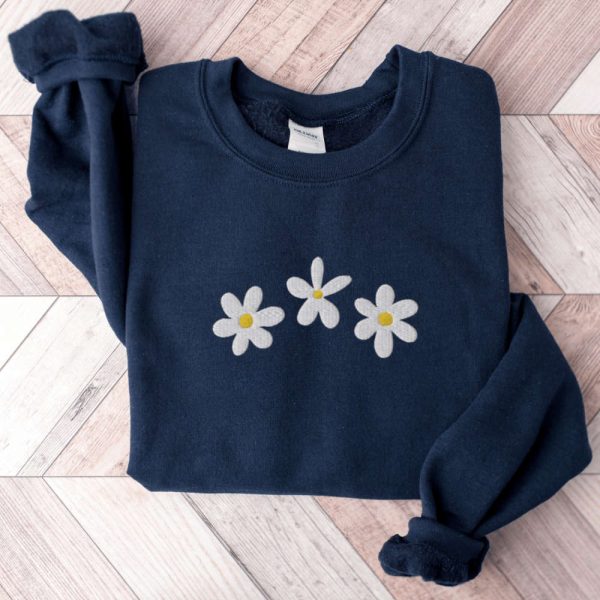 Daisies Sweatshirt, Embroidered Daisies Crewneck Sweatshirt For Flower Lover