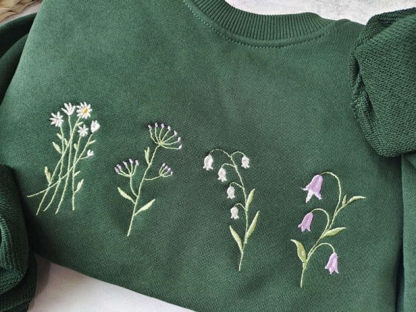 Cute Wildflowers Embroidered Crewneck Dark Green Daisy Sweatshirt, Gifts For Mom