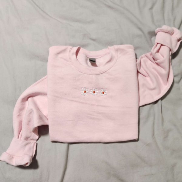 Cute Daisy Embroidered Sweatshirt, Minimalist Daisy Embroidered Sweater For Mom