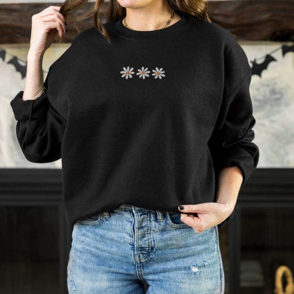 Cute Daisy Embroidered Sweatshirt, Minimalist Daisy Embroidered Sweater For Mom