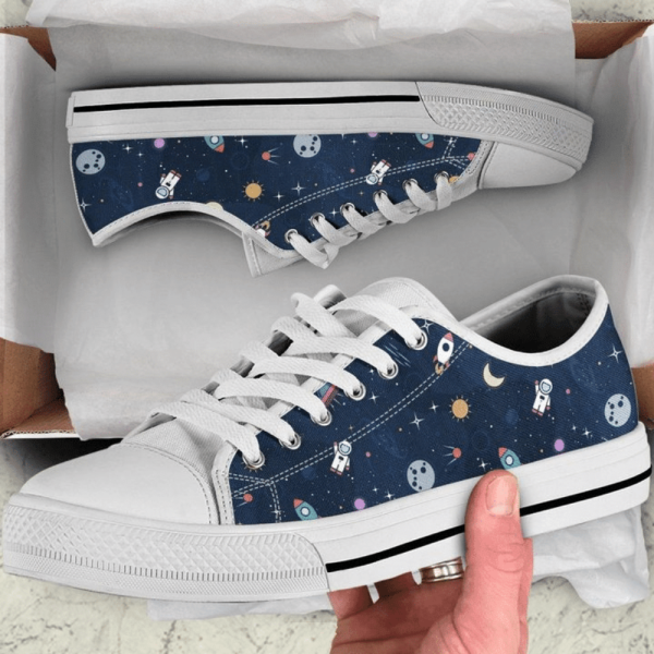 Astronaut, Spaceship, Planet Pattern Low Top Shoes Sneaker PN205070Sb