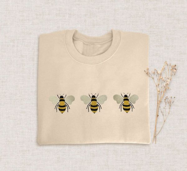 Bee Embroidered   Sweatshirt 2D Crewneck Sweatshirt For Men And Women