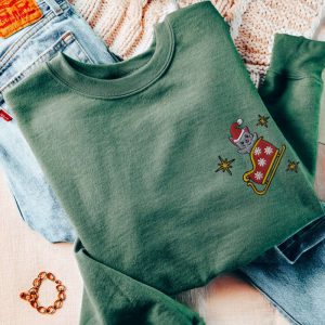 cat christmas sweatshirt embroidered christmas kitty sweater embroidery cat xmas sleigh ride crewneck pullover for cat lovers christmas gift 1.jpeg
