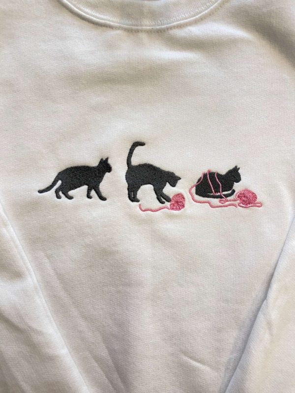 Cat with Yarn Embroidered Sweatshirt 2D Crewneck Sweatshirt For Women And Women