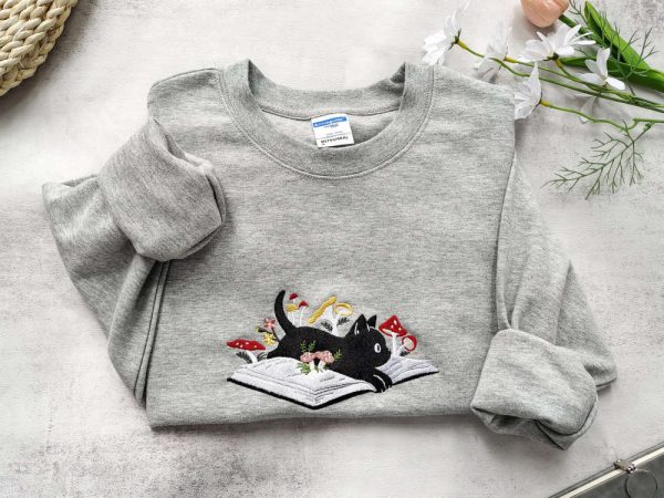 Cute Black Cat Embroidered Sweatshirt 2D Crewneck Sweatshirt Gift For Family