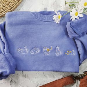 cute cat embroidered sweatshirt 2d crewneck sweatshirt for family.jpeg