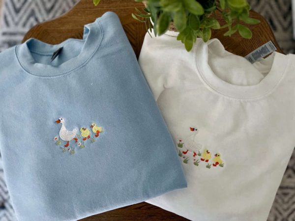 Duck Duck  Embroidered   Sweatshirt 2D Crewneck Sweatshirt For Men And Women