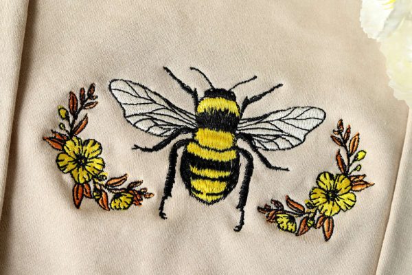 Floral Bee Embroidered Sweatshirt 2D Crewneck Sweatshirt For Men Women