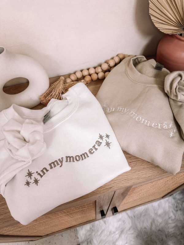 In My Mom Era Embroidered Sweatshirt 2D Crewneck Sweatshirt For Men Women