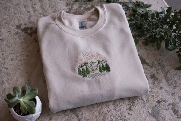 Outdoor Mountain Scenery Embroidered Sweatshirt 2D Crewneck Sweatshirt Best Gift For Family