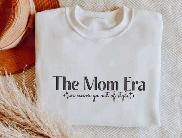 The Mom Era Embroidered   Sweatshirt 2D Crewneck Sweatshirt For Men And Women