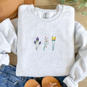 Wild Flowers Embroidered Sweatshirt 2D Crewneck…