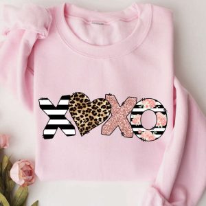 valentines day sweatshirt xoxo sweater leopard heart sweatshirt gift for women 1.jpeg