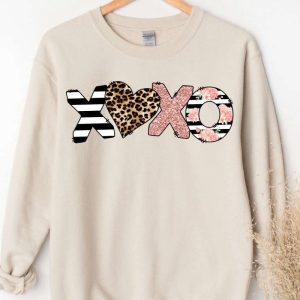 valentines day sweatshirt xoxo sweater leopard heart sweatshirt gift for women.jpeg