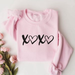xoxo sweatshirt valentines sweater crewneck sweatshirt gift for women 1.jpeg