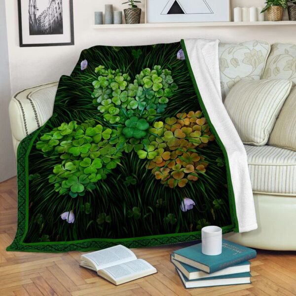 St Patrick’s Blanket, Irish Big Shamrock Fleece Throw Blanket Lucky Gift For March 17 Fleece Blanket