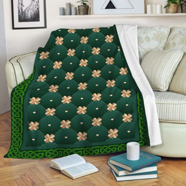 St Patrick’s Blanket, Irish Gold Pattern With Heart Fleece Throw Blanket Shamrock Pattern Lucky Gift Fleece Blanket
