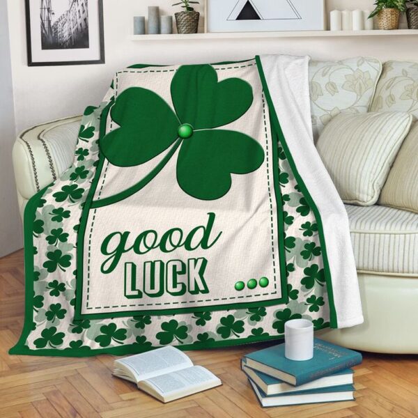 St Patrick’s Blanket, Irish Good Luck Fleece Throw Blanket Lucky Shamrock Gift For Family And Friends Fleece Blanket
